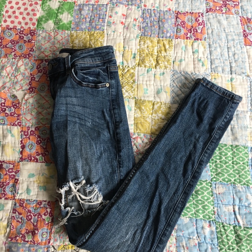 eunina ripped skinny jeans!